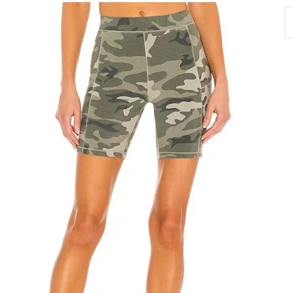 NWT Monrow Olive Camouflage Biker Shorts with Pockets - Picture 10 of 13